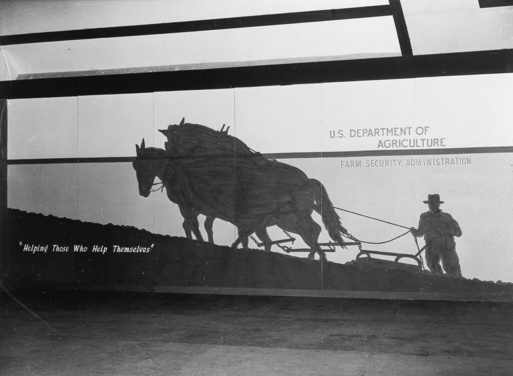 Russell Lee (1903 - 1986). The Farm security administration exhibit at the Texas state fair. Dallas, Texas. October 1939.