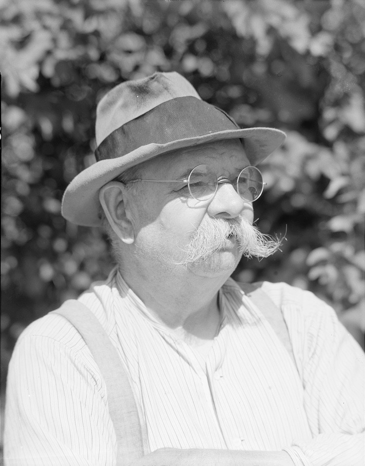 Arthur Rothstein (1915 - 1985). Forest Carpenter, handy man. Eden Mills, Vermont. October 1937.