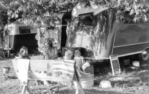 Jack Delano (1914 - 1997). A trailer camp where many women and their families are living while waiting to get jobs at the powder plant nearby. Childersburg, Alabama. May 1941.