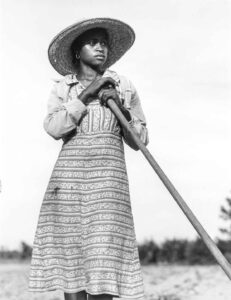 Jack Delano (1914 -1997). Mrs. LeRoy Dunn, chopping cotton in a field. White Plains (Vicinity), Georgia. June 1941