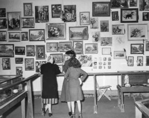 Russell Lee (1903 - 1986). The Gonzales county fair. Looking at the art exhibit. Gonzales, Texas. November 1939. Gift of the Hartnell Fine Arts Club.