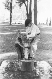Russell Lee (1903 - 1986). Fun at the water fountain on the picnic grounds. Vale, Oregon. July 4, 1941.